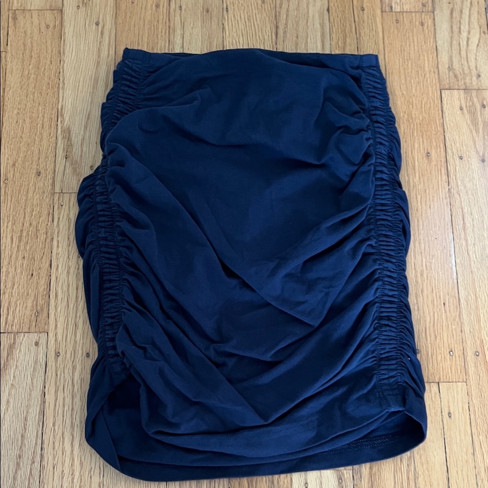 GUC Aritzia TNA Malibu dark blue ruched mini skirt 2XS